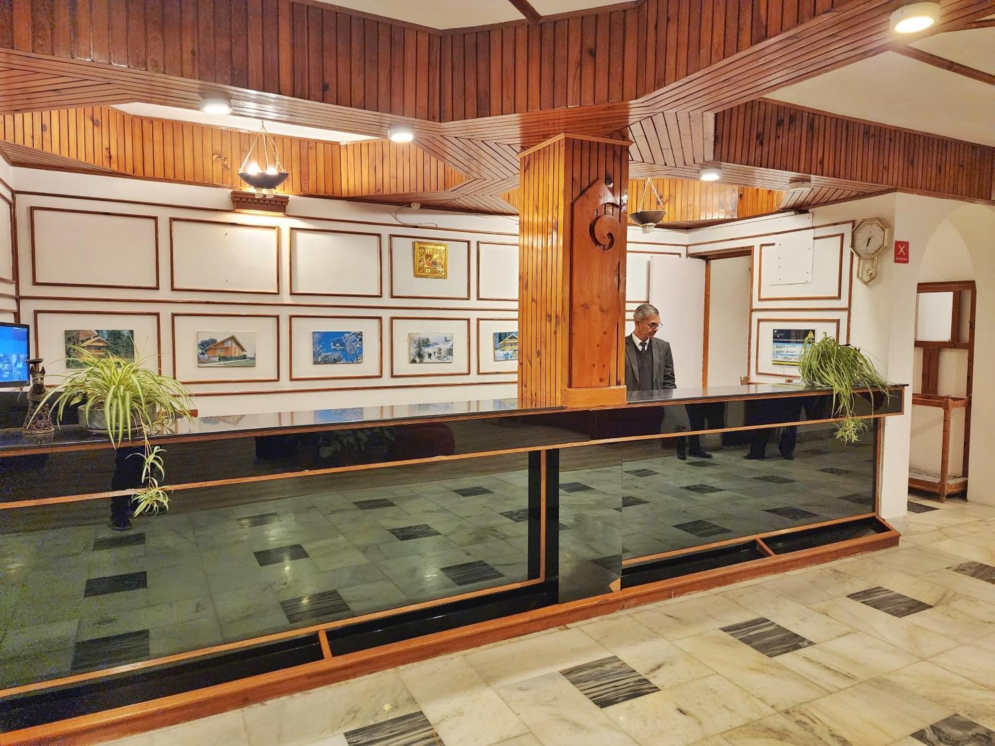 Hotel Pineview Shimla Extérieur photo